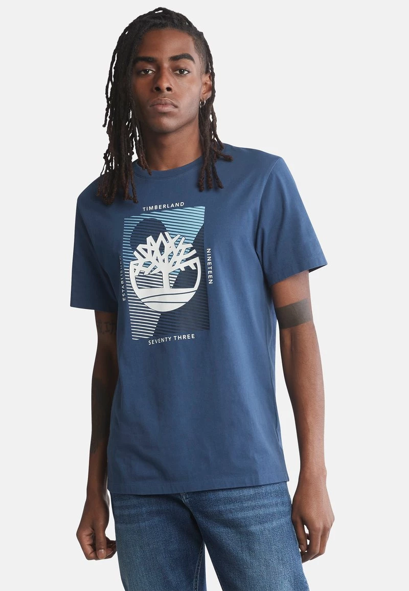 Timberland Uomo SS GRAPHIC BRANDED TEE - T-shirt Con Stampa - Dark Denim 1 Timberland Uomo SS GRAPHIC BRANDED TEE - T-shirt Con Stampa - Dark Denim