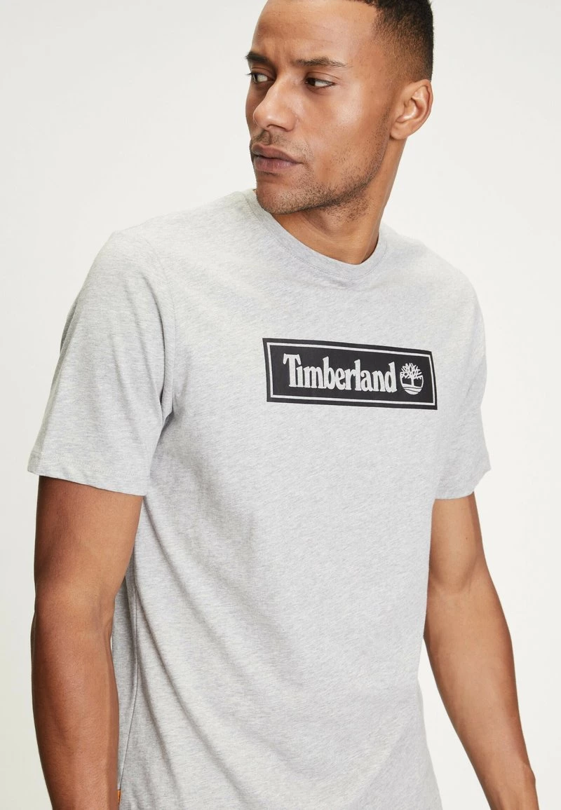 Timberland Uomo LINEAR - T-shirt Con Stampa - Medium Grey Heather 4 Timberland Uomo LINEAR - T-shirt Con Stampa - Medium Grey Heather - immagine 4