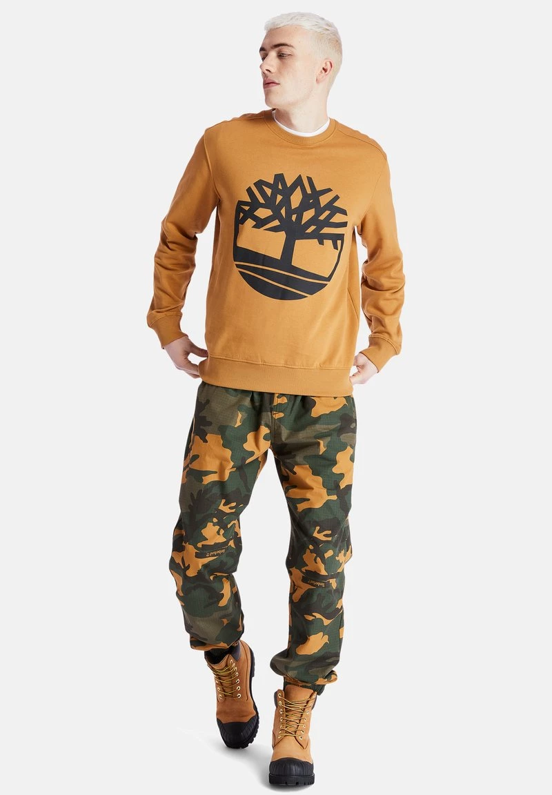 Timberland Uomo YC CORE TREE LOGO CREW NECK - Felpa - Wheat Boot/black 2 Timberland Uomo YC CORE TREE LOGO CREW NECK - Felpa - Wheat Boot/black - immagine 2